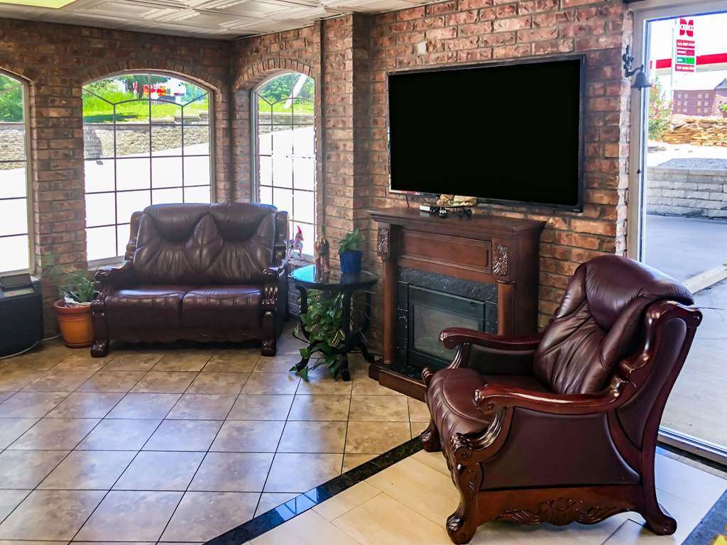 Rodeway Inn Branson, Brick House Interior photo